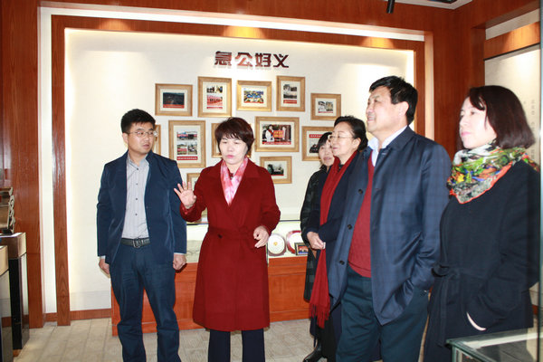 榆林市妇联霍凤莲一行调研李氏家风家训馆建设情况