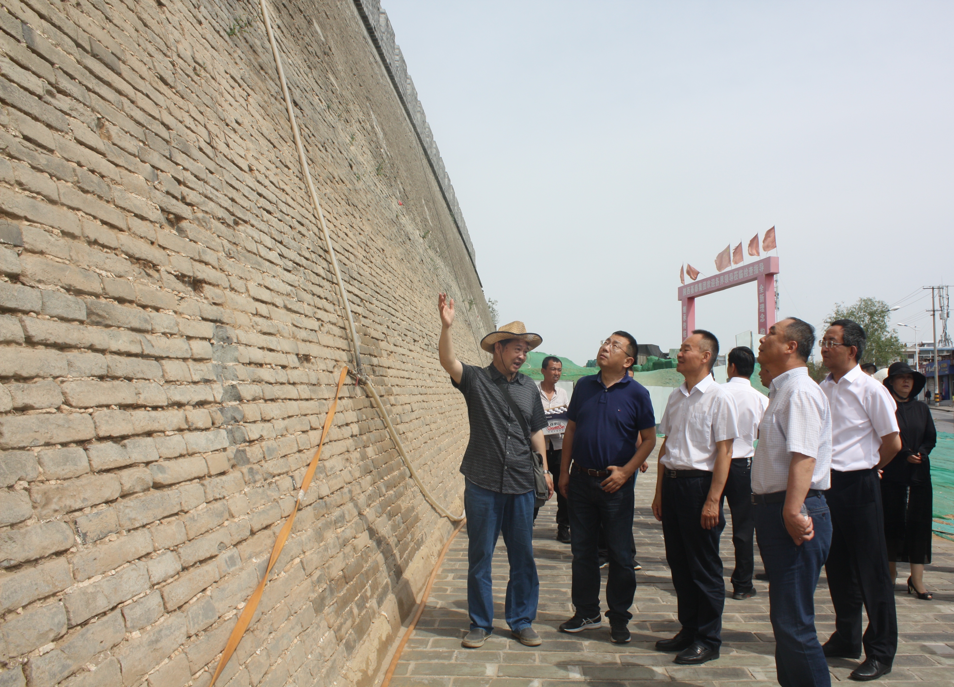 省文物局及相关资深专家调研榆林卫城城墙抢险加固工程