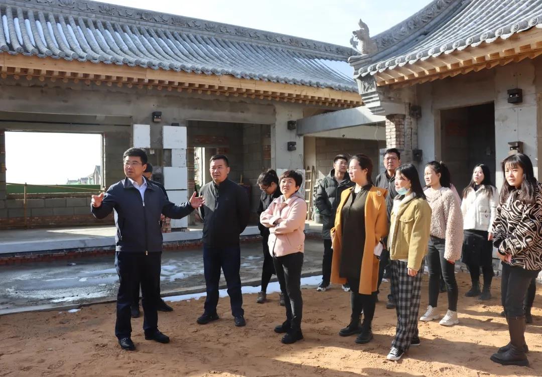 榆林市工商联一行来榆阳高新区体育小镇参观交流